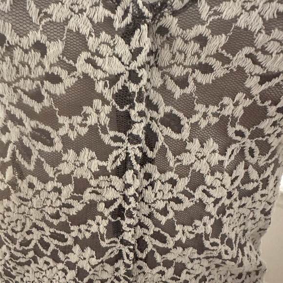 Gray & white lace snap up top size M- Kimchi Blue - Indonesia. - Picture 5 of 8